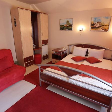 Hotel Zeneva Κραγκούγιεβατς Εξωτερικό φωτογραφία