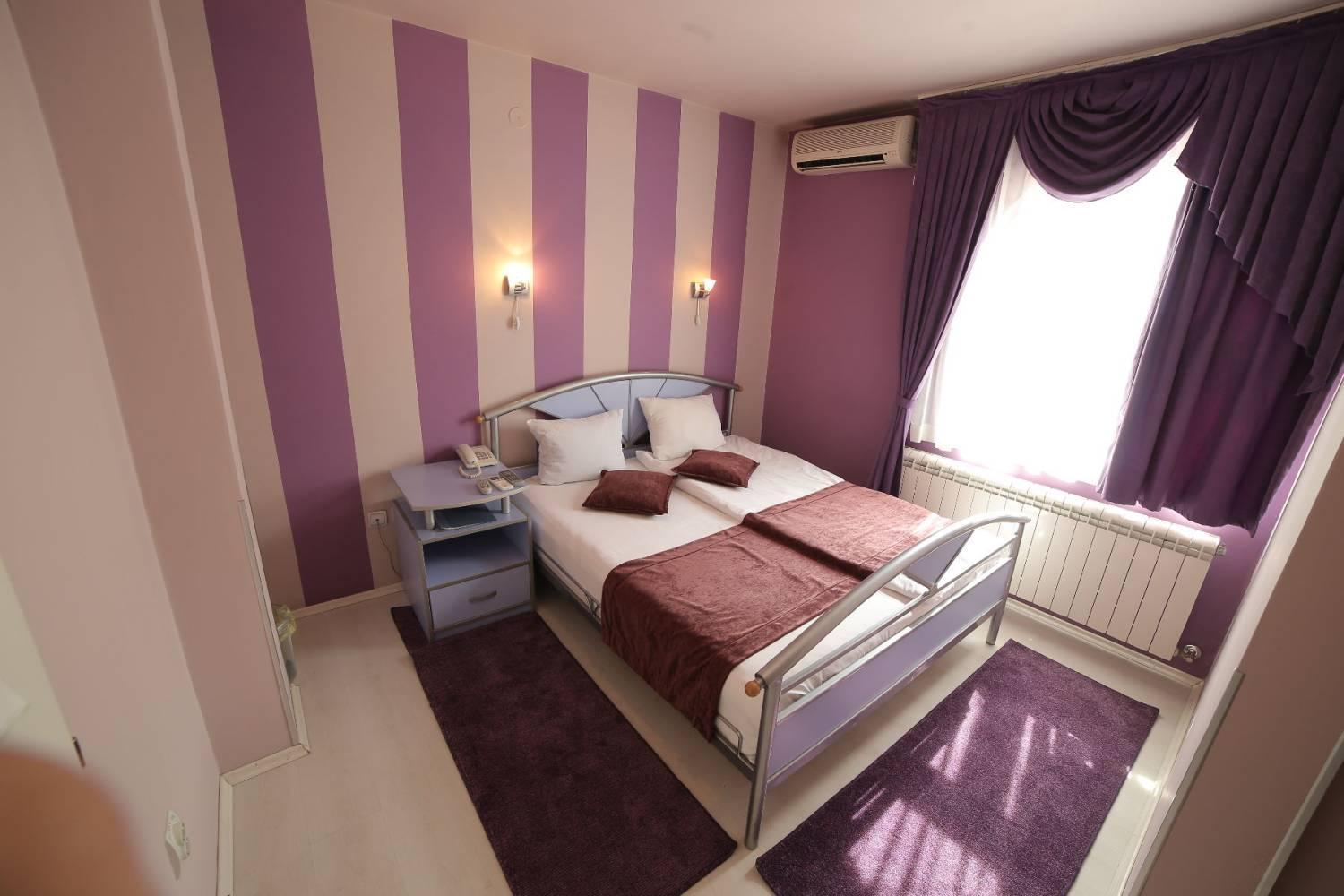 Hotel Zeneva Κραγκούγιεβατς Εξωτερικό φωτογραφία
