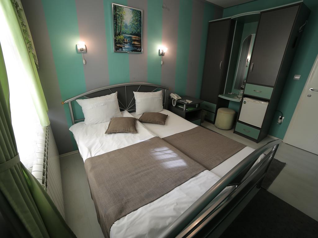 Hotel Zeneva Κραγκούγιεβατς Δωμάτιο φωτογραφία