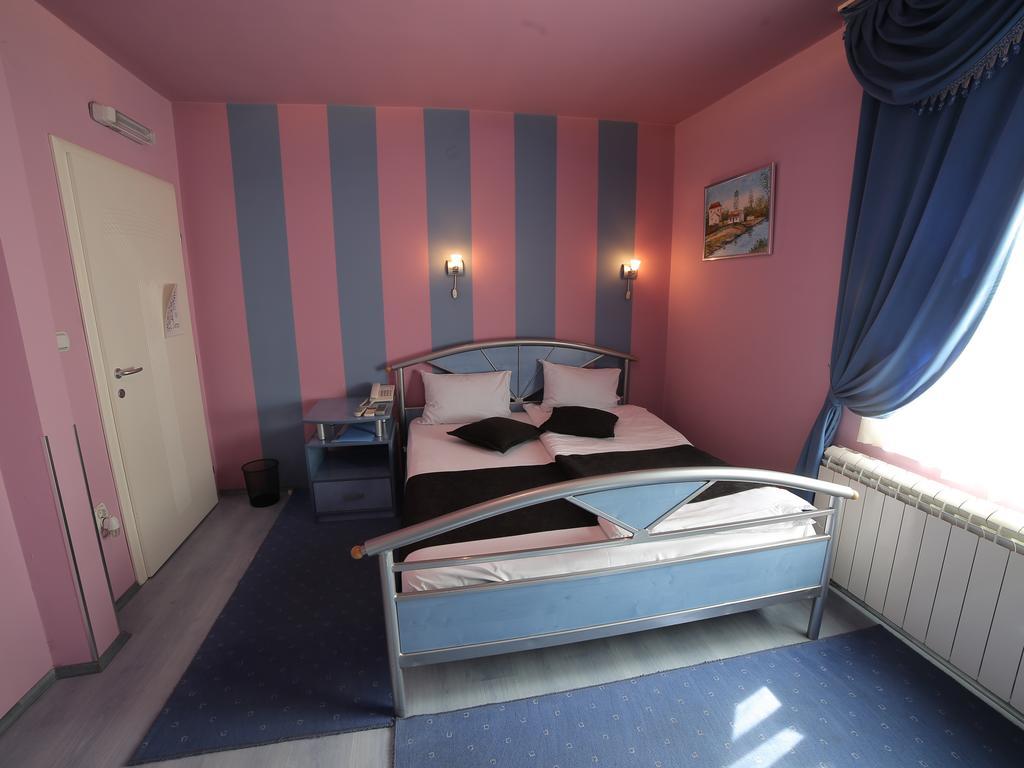 Hotel Zeneva Κραγκούγιεβατς Δωμάτιο φωτογραφία