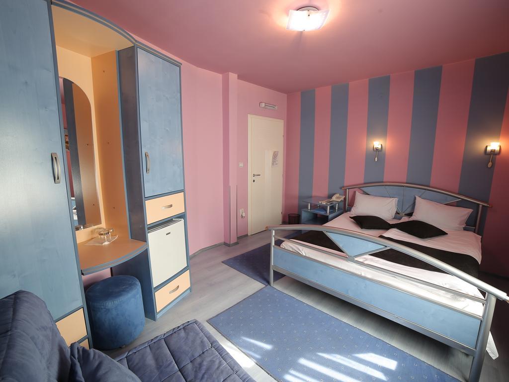 Hotel Zeneva Κραγκούγιεβατς Δωμάτιο φωτογραφία