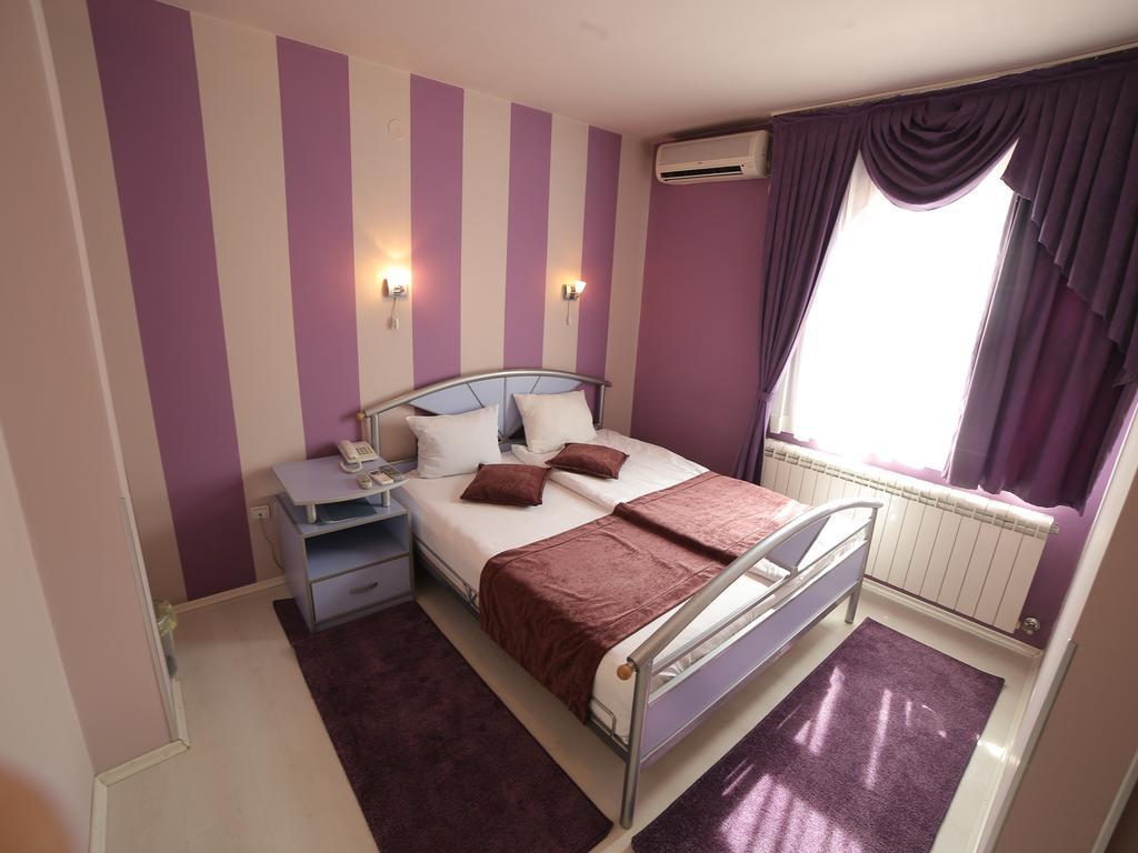 Hotel Zeneva Κραγκούγιεβατς Δωμάτιο φωτογραφία