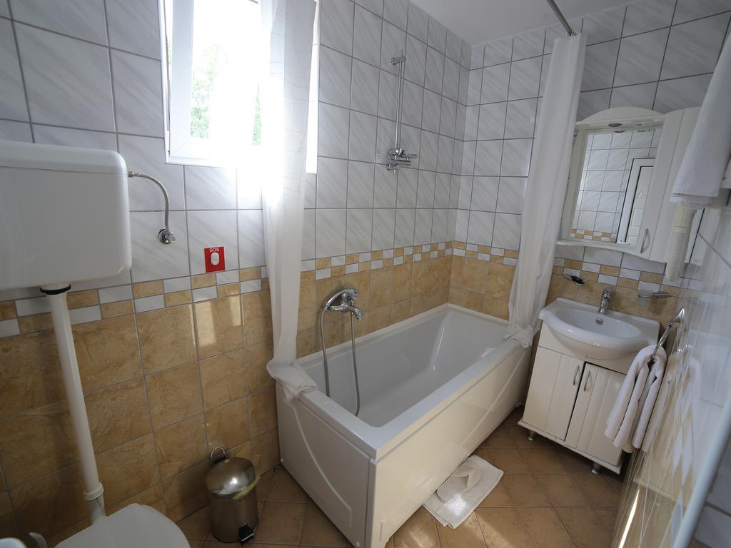 Hotel Zeneva Κραγκούγιεβατς Δωμάτιο φωτογραφία