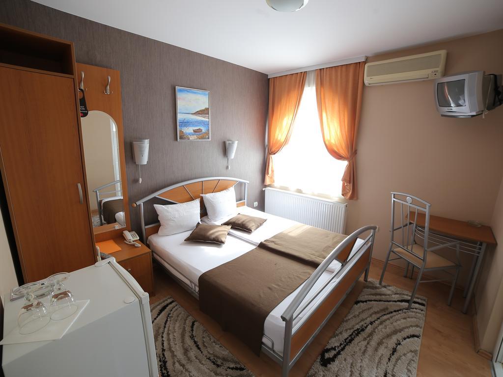 Hotel Zeneva Κραγκούγιεβατς Δωμάτιο φωτογραφία