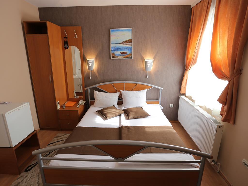 Hotel Zeneva Κραγκούγιεβατς Δωμάτιο φωτογραφία