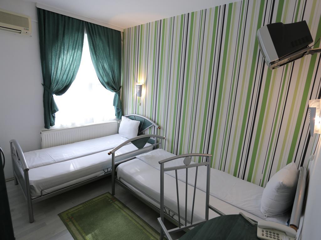 Hotel Zeneva Κραγκούγιεβατς Δωμάτιο φωτογραφία