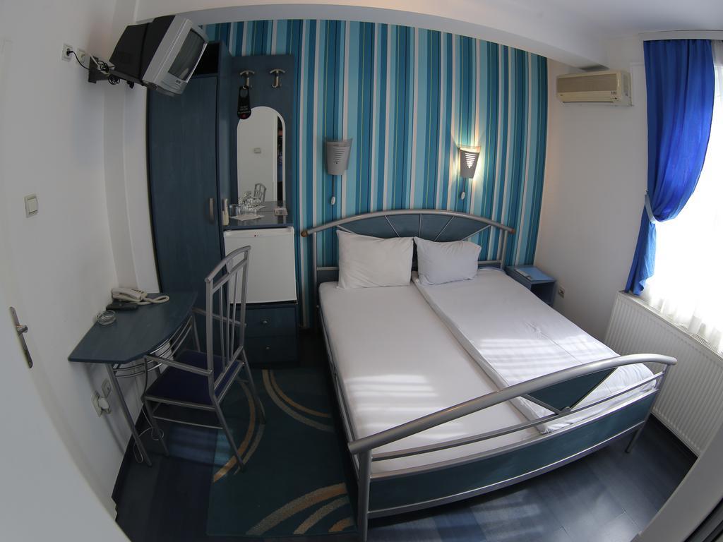 Hotel Zeneva Κραγκούγιεβατς Δωμάτιο φωτογραφία