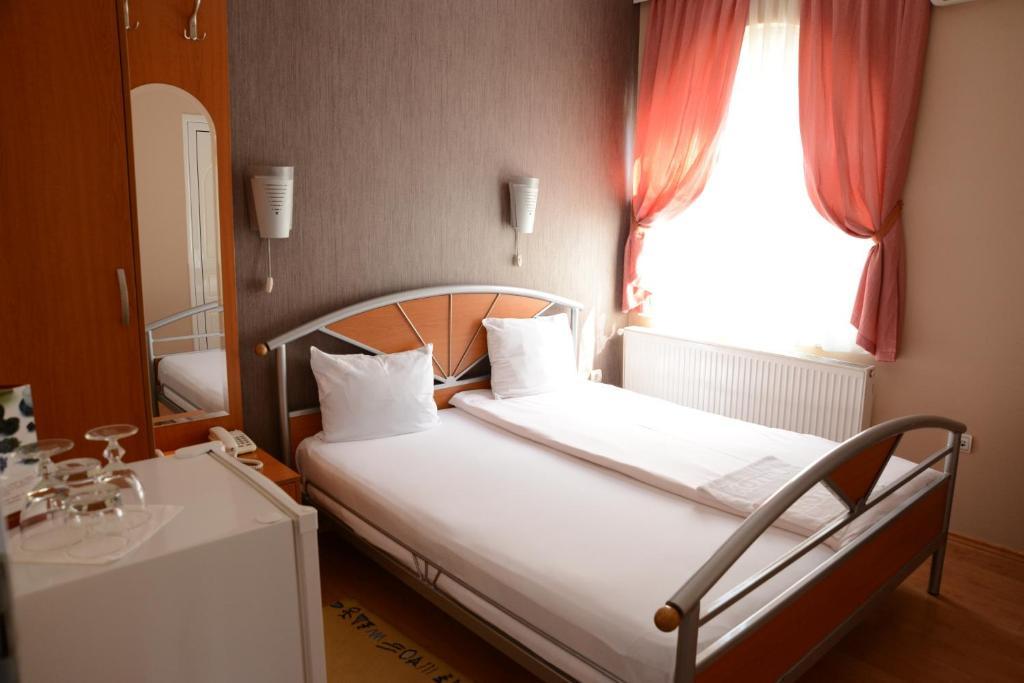 Hotel Zeneva Κραγκούγιεβατς Δωμάτιο φωτογραφία