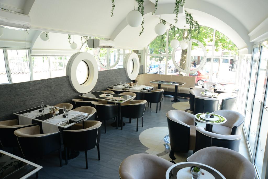 Hotel Zeneva Κραγκούγιεβατς Εξωτερικό φωτογραφία