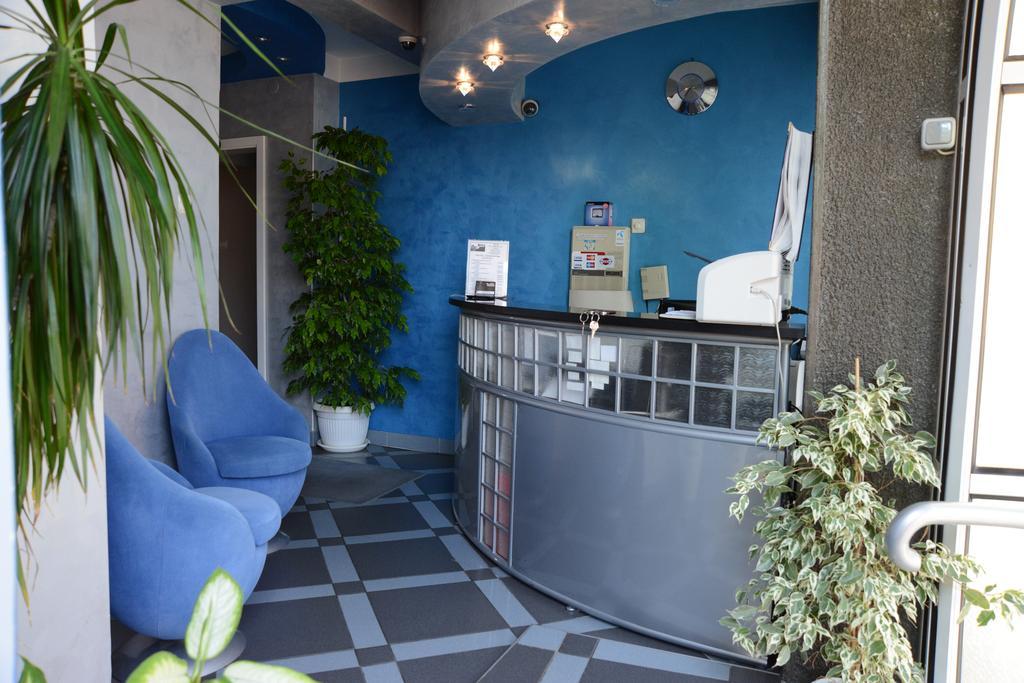 Hotel Zeneva Κραγκούγιεβατς Εξωτερικό φωτογραφία